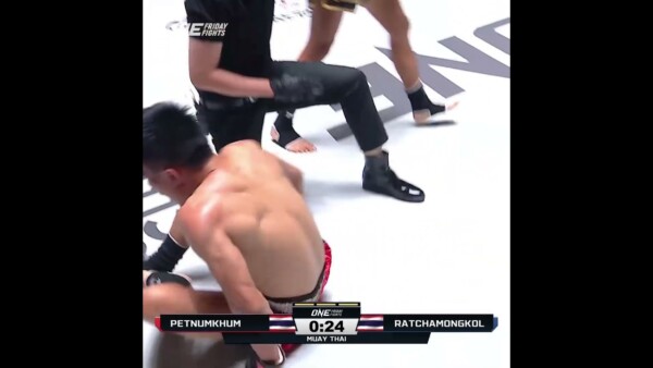 Spinning backfist lands FLUSH for Ratchamongkol! ️