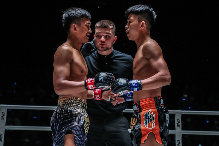 Dedduanglek Torfunfarm and Kongsuk Sitsarawatsuer touch gloves during their first encounter at ONE Friday Fights 35.