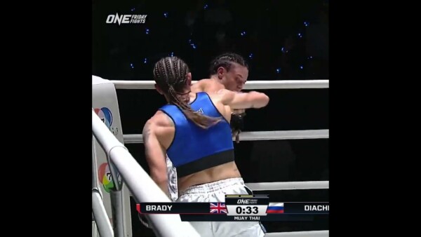 Hannah Brady  has Natalia Diachkova on the ropes in Round 2!  #ONEFridayFights32
