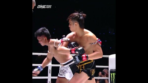Insane elbow  Sibsan  sends Baramee crashing down!