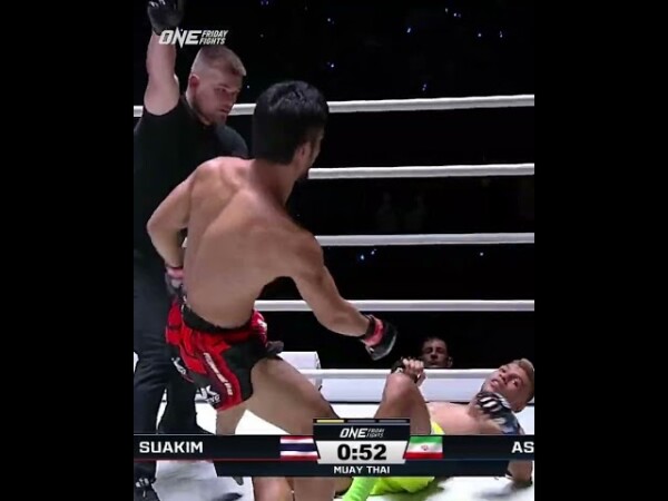 Nasty elbow  Suakim  KOs Saman Ashouri in Round 1!