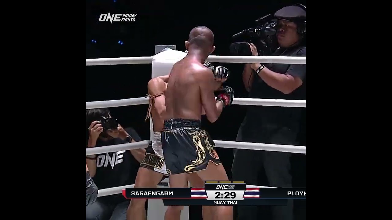 Sagaengarm  blitzes Ploykhao for the third round TKO! #ONEFridayFights35