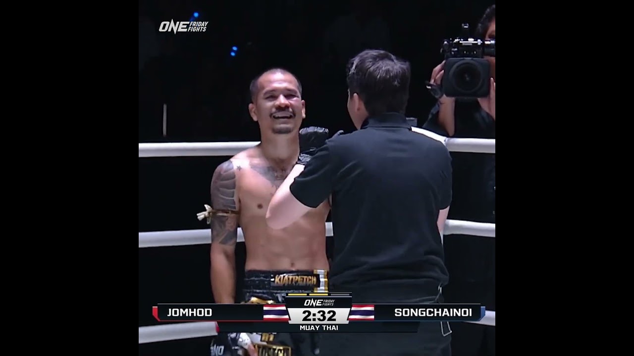 Total domination  Songchainoi  batters Jomhod for his third straight KO win!