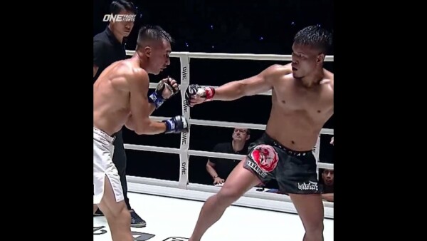 Carlo Bumina ang  lands a spinning backfist! ️