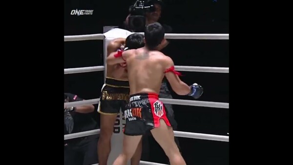 Crazy comeback  Kaoklai  rallies to KO Punmongkol in Round 2!