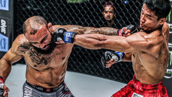 The Intense MMA Brawl Between John Lineker  & Stephen Loman