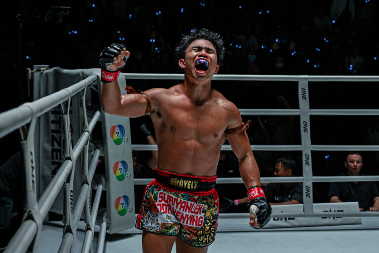Suriyanlek Por Yenying Tomyamkoong Bhumjaithai ONE Friday Fights 41 23