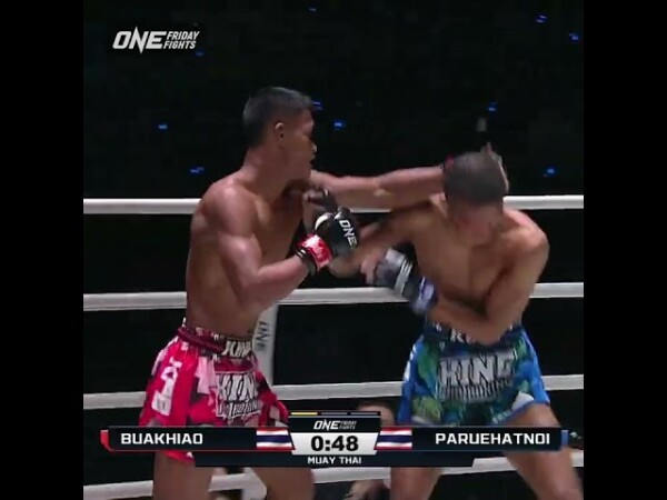 Buakhiao put a BEATING on Paruehatnoi