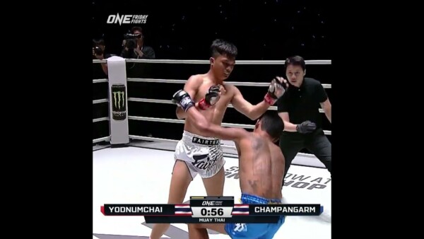 PERFECT  Yodnumchai drops Champangarm three times for a first round KO!