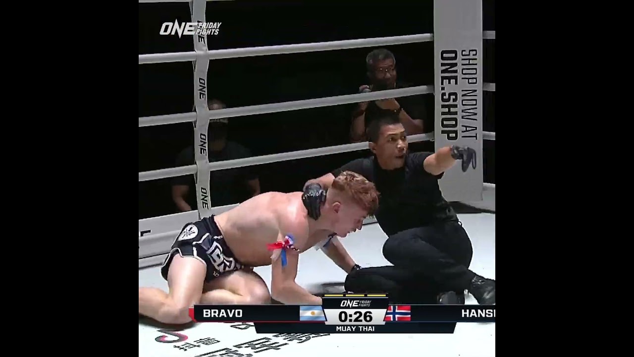Ricardo Bravo STORMS Oliver Hansen for the knockout win in Round 3!