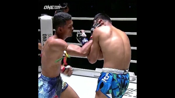 SPARKED ⚡️ Khunponnoi puts Lamnamkhong down for the count!