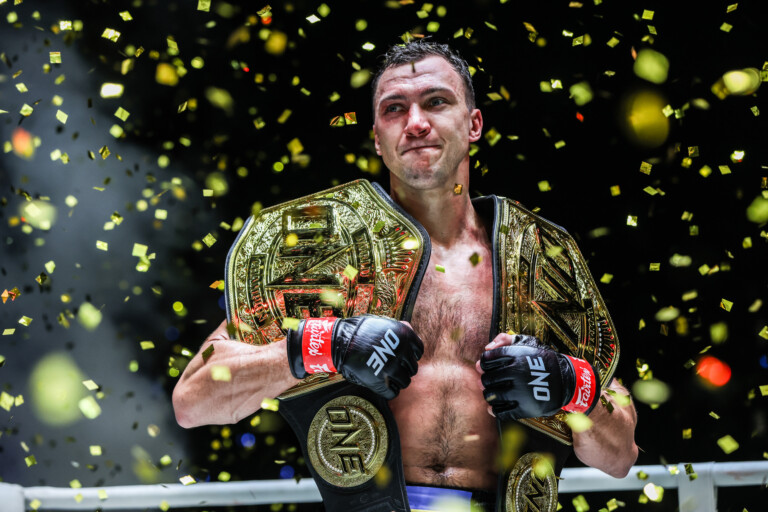 Roman Kryklia Alex Roberts ONE Fight Night 17 30
