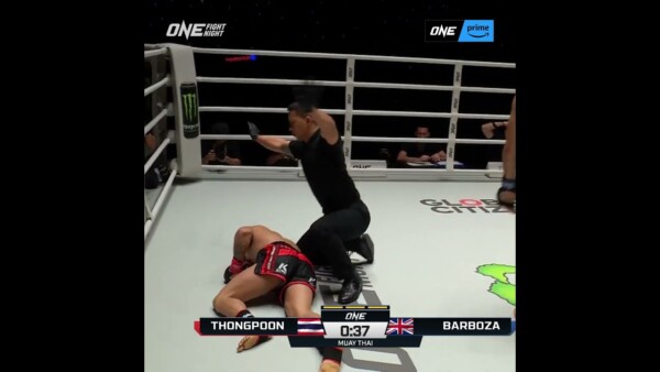 CRUMPLED  Ellis Badr Barboza debuts with a body shot KO of Thongpoon!