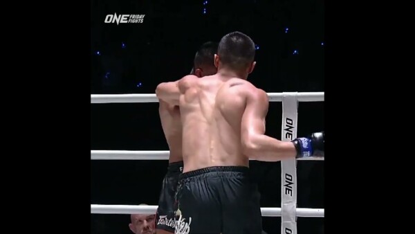 Nachyn Sat STOPS Carlos Alvarez after two action packed rounds!