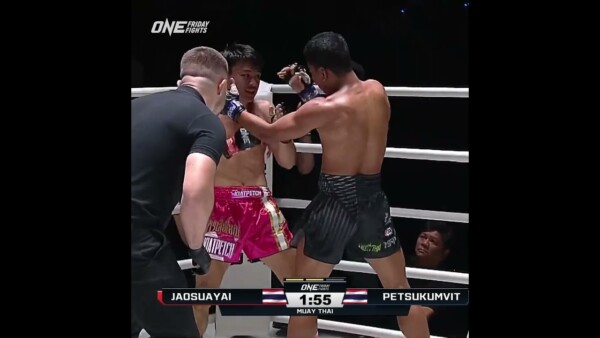 What a BATTLE ⚔️ Jaosuayai beats Petsukumvit by majority decision!