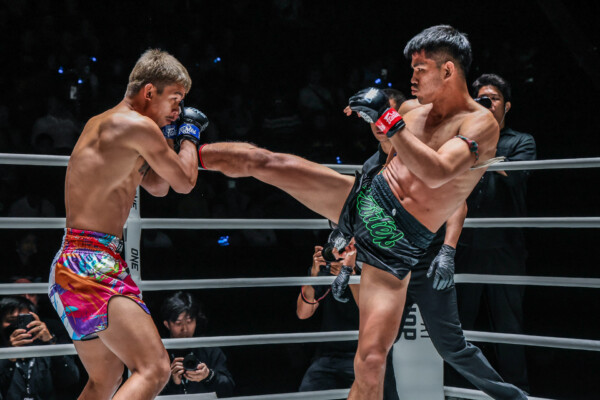 Nakrob Fairtex Pettonglor Sitluangpeenumfon ONE Friday Fights 49 7
