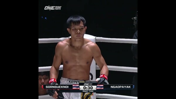 CRUMPLED  Sornsueknoi scores his third consecutive KO!