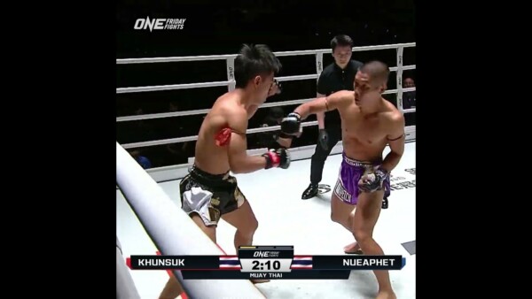 MADNESS  Khunsuk puts Nueaphet to sleep in 55 seconds!⁠