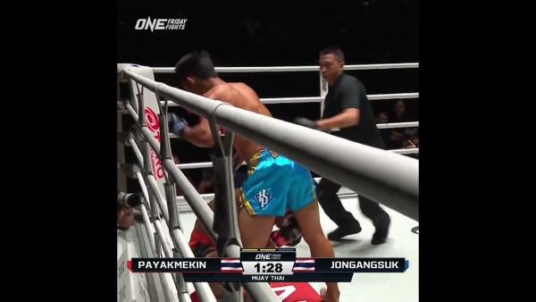 BEATDOWN  Jongangsuk scores a second round TKO!