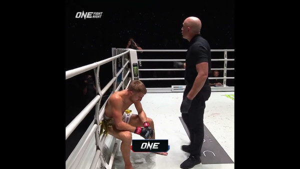 Felipe Lobo has “The General” ON THE ROPES in Round 1!