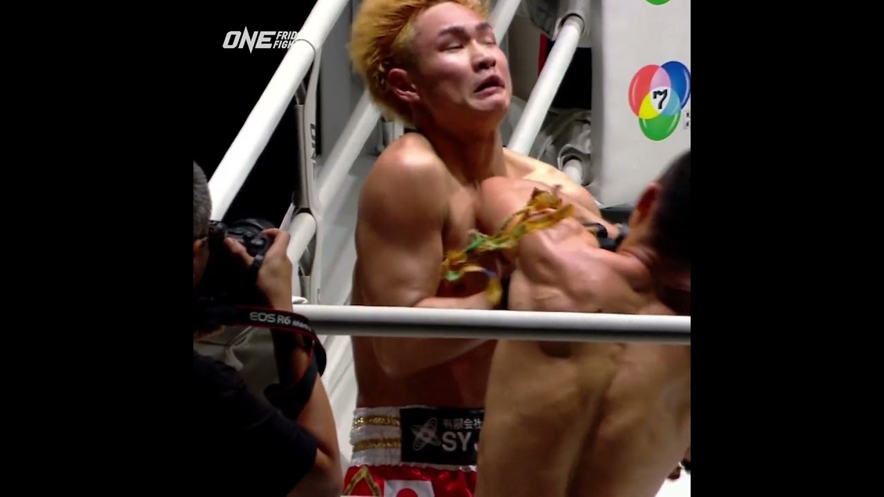 Worapon lands PUNISHING elbows