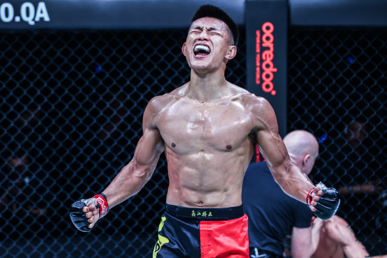 Tang Kai celebrates after beating Thanh Le at ONE 166
