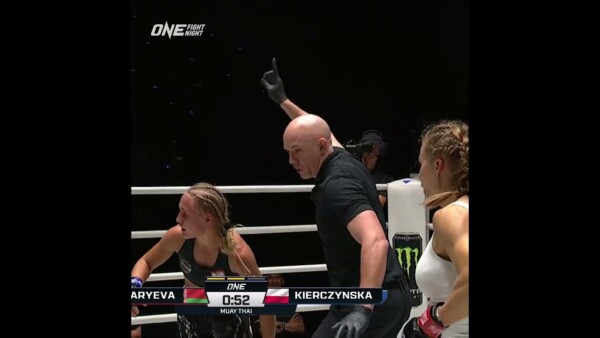 Ekaterina Vandaryeva DROPS Martyna Kierczynska in Round 2!
