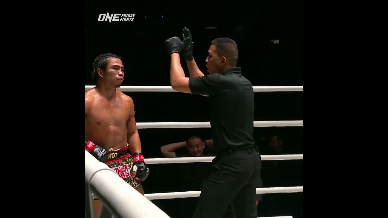 FIVE KNOCKDOWNS  Pompet beats Suriyanlek in a Fight of the Year contender!