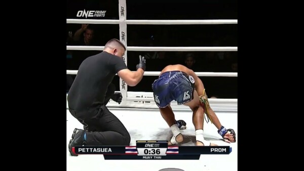 HEAD KICK KO  Pettasuea hits a highlight reel finish! #ONEFridayFights59