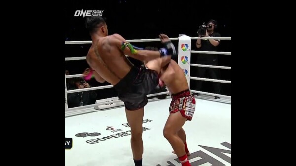 Rittidet with the question mark kick ❓ #ONEFridayFights60