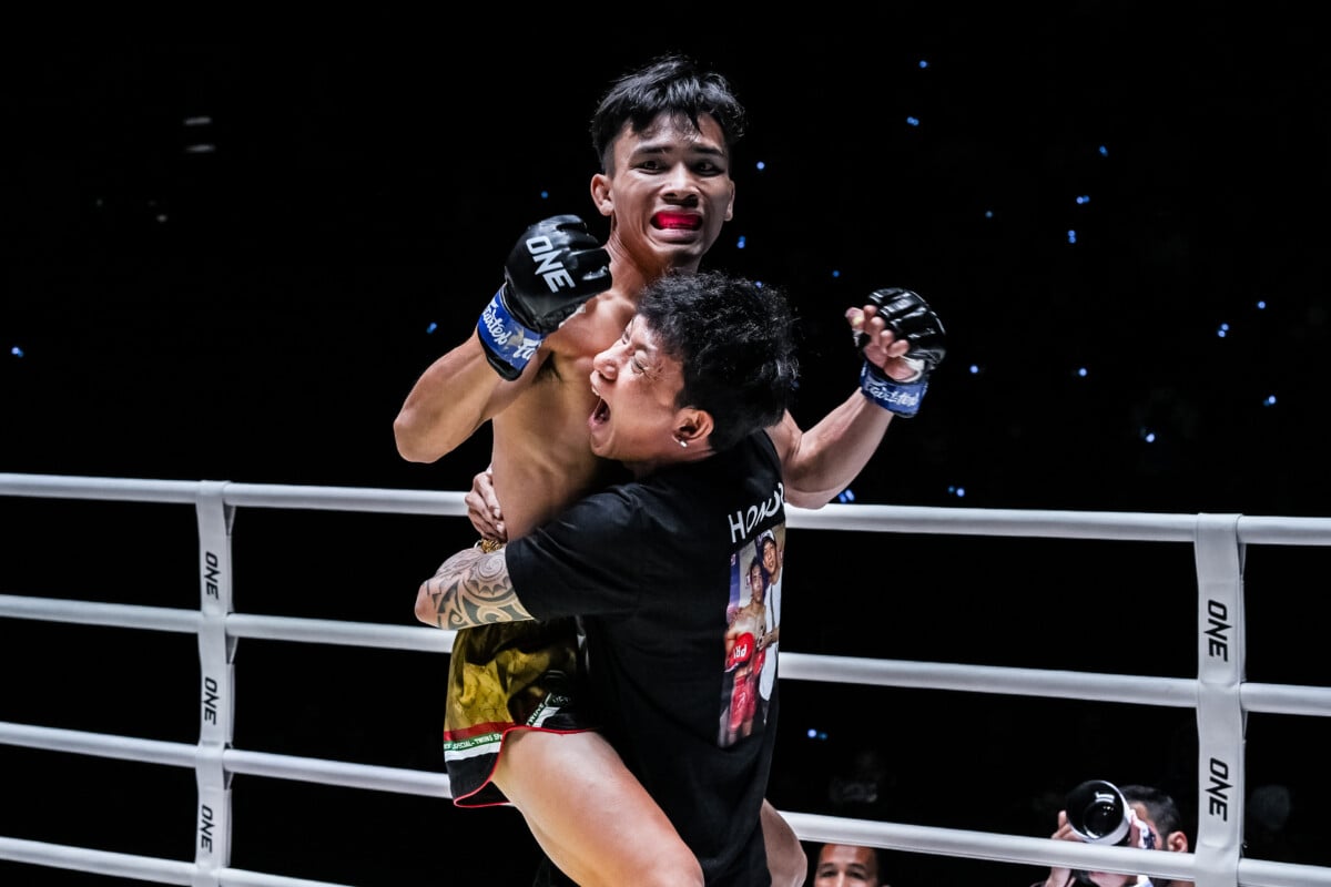 Petmuangsri Torfunfarm celebrates his win over Denphuthai Superlek Muay Thai at ONE Friday Fights 64.