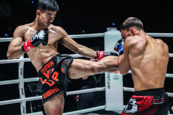 Rungrawee Sitsongpeenong kicks Bogdan Shumarov in the ring