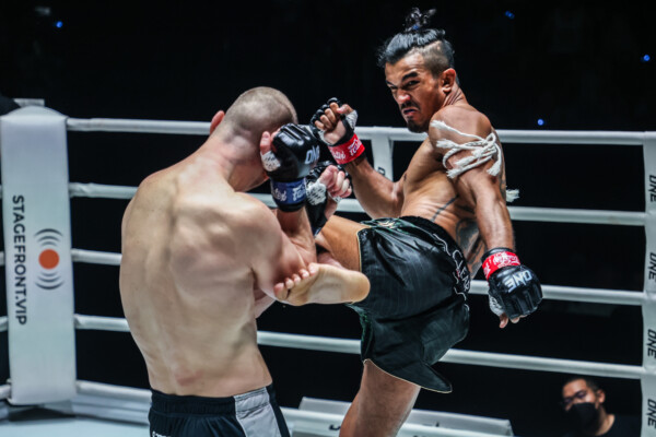 Sinsamut Klinmee Dmitry Menshikov ONE Fight Night 22 55