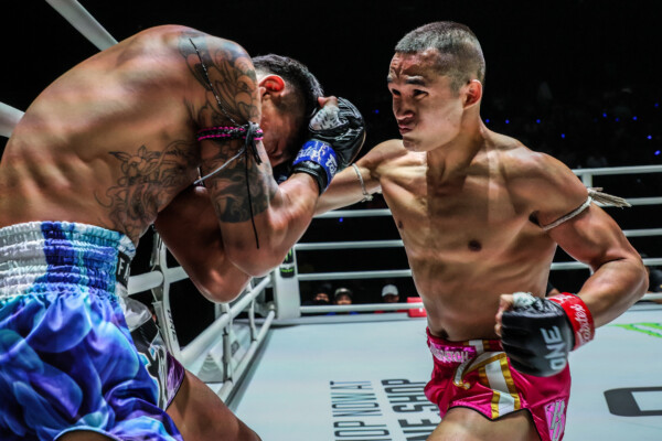 Maisangkum Sor Yingcharoenkarnchang punches Petsansuk ChotBangsaen at ONE Friday Fights 69