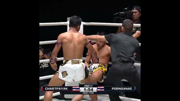 HAT TRICK  Chartpayak torches Pornsanae for his third straight first round KO!