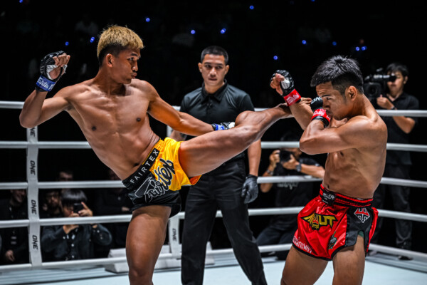 Kongsuk Fairtex Yodlekpet Or Atchariya ONE Friday Fights 77 31