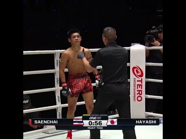 FLATTENED  Banna Hayashi knocks out Saenchai in Round 1!