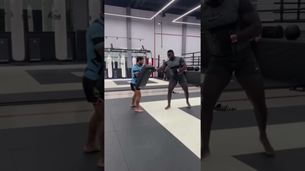 Launching  Who has greater kicking power: Reug Reug or Anatoly Malykhin?