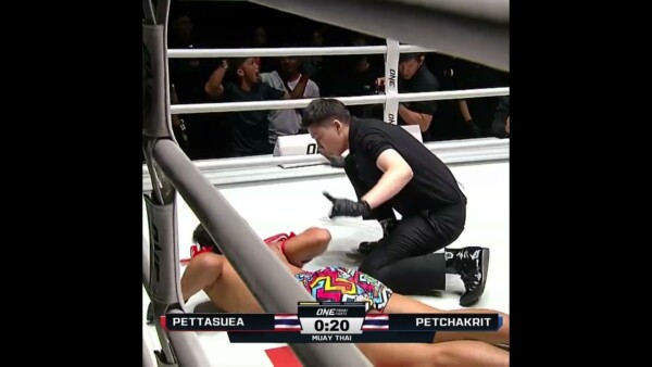 On the MONEY  Petchakrit KOs Pettasuea with a nasty left hook!