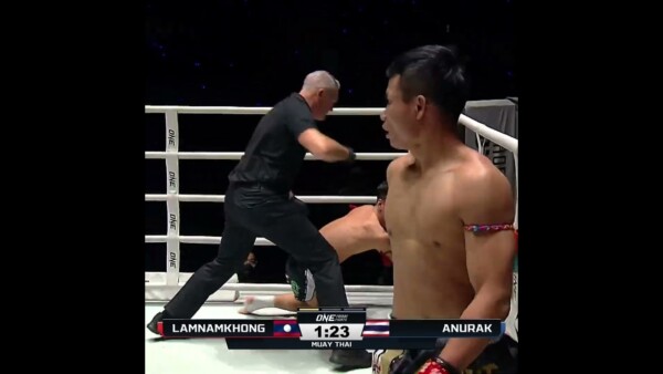 BEATDOWN  Lamnamkhong steamrolls Anurak in the first round!