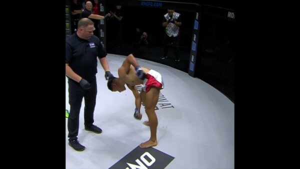 BUZZER BEATER  17 year old Johan Ghazali KOs Josue Cruz at the end of Round 1!