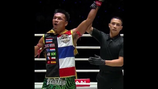 STATEMENT MADE  Shadow hands Mohammad Siasarani his first loss en route to his third straight win!