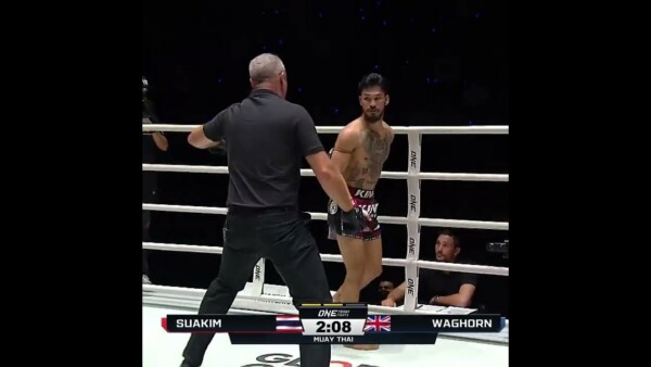 This is MADNESS  Suakim wins the battle with Otis Waghorn to claim a majority decision victory!
