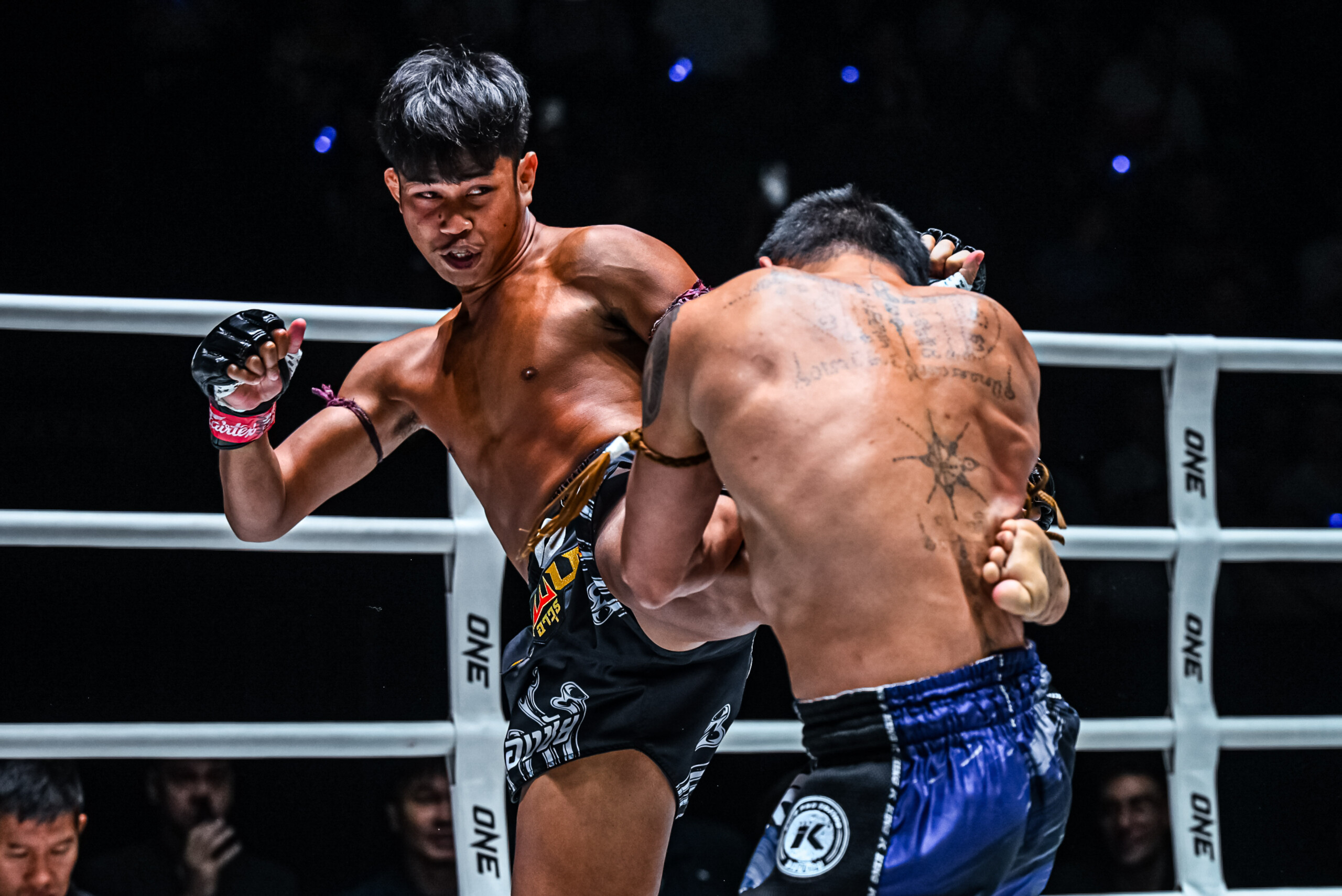Kongchai Chanaidonmueang in action against Chokpreecha PK Saenchai at ONE Friday Fights 87.