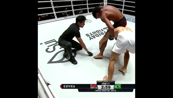 Harlysson Nunes rocks Ilyas Eziyeu with an upkick and pounces for the TKO!  #ONEFridayFights88
