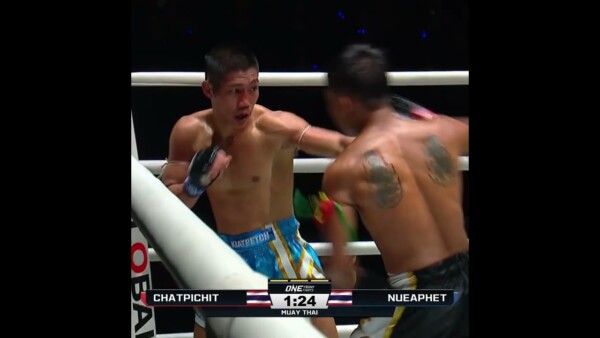 Heart of a CHAMPION ❤️ Chatpichit comes back to score a third round KO against Nueaphet!