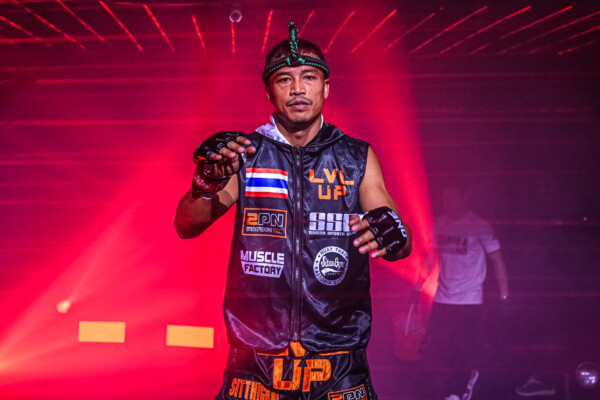 Sitthichai Sitsongpeenong makes his entrance