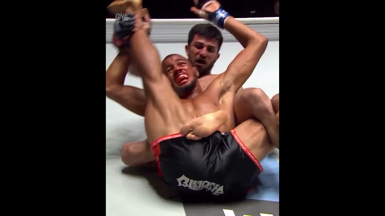 Jaw dropping submission attempt