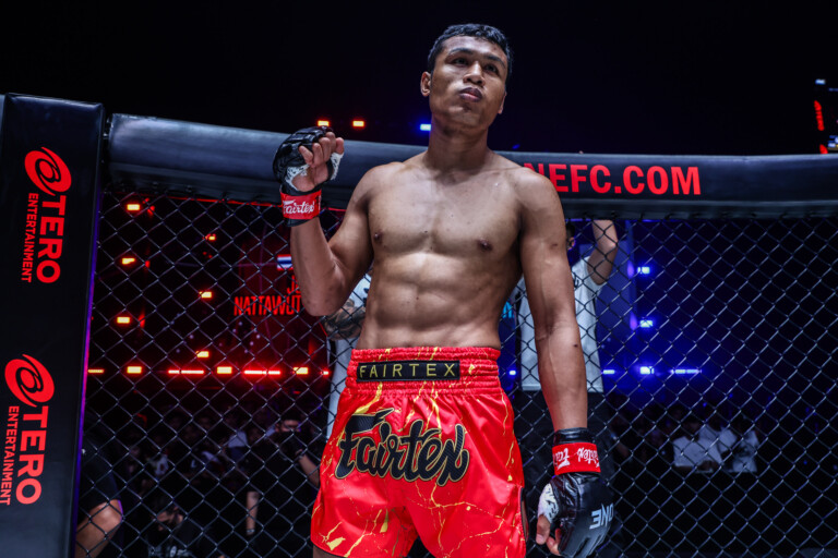 "Smokin" Jo Nattawut gets ready to fight in the Circle