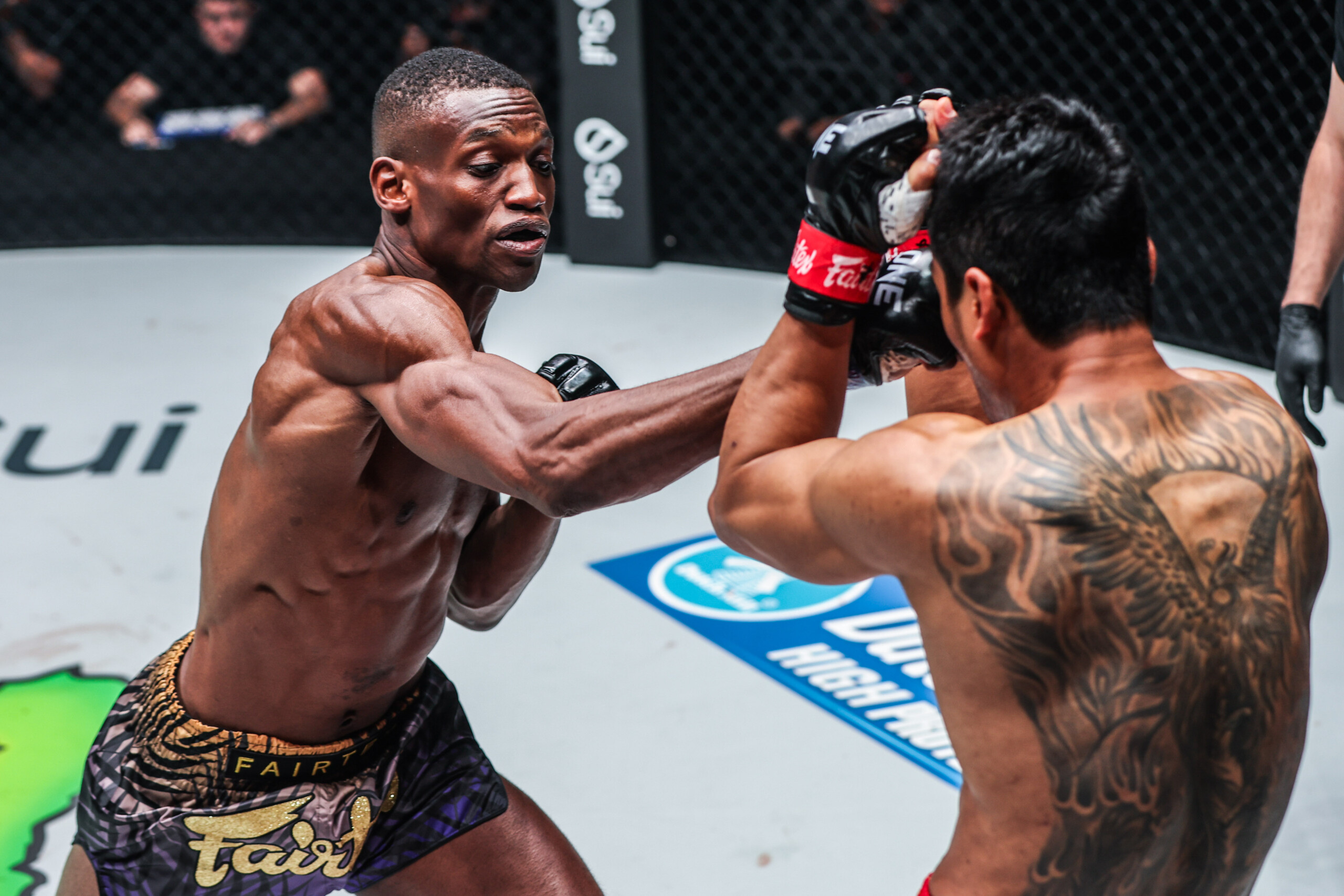 Muay Thai fighter Bampara Kouyate punches "Smokin" Jo Nattawut